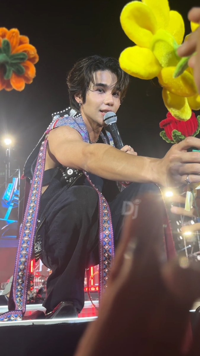 KilleR_DeE's tweet photo. ดอกไม้ที่ไม่มีจังหวะได้ยื่นให้เมื่อวาเลนไทน์
เลยเก็บไว้ละตามไปส่งถึงมือเจฟที่เชียงใหม่แว้วค่า🥰🌷
(ถือว่าถึงมือละแม้จะฝากผ่านสตาฟก็เถอะ🤭)

21.02.2026
#เหนือสุดหยุดโลกxJeffSatur
#PanoramicSpace #JeffSatur https://t.co/I8JdISZpKT