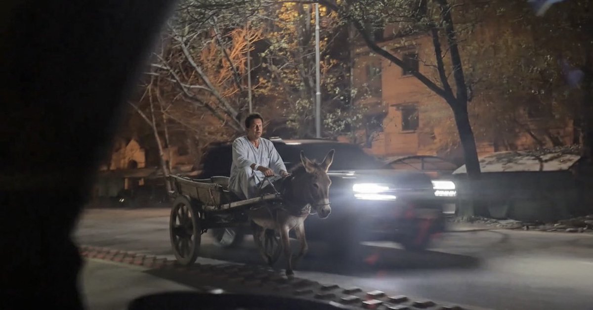 TheSaadKaiser's tweet photo. First leaked picture of Donkey Raja on his way back to Adiala with full protocol 🚨 https://t.co/ktsCgb6xOe