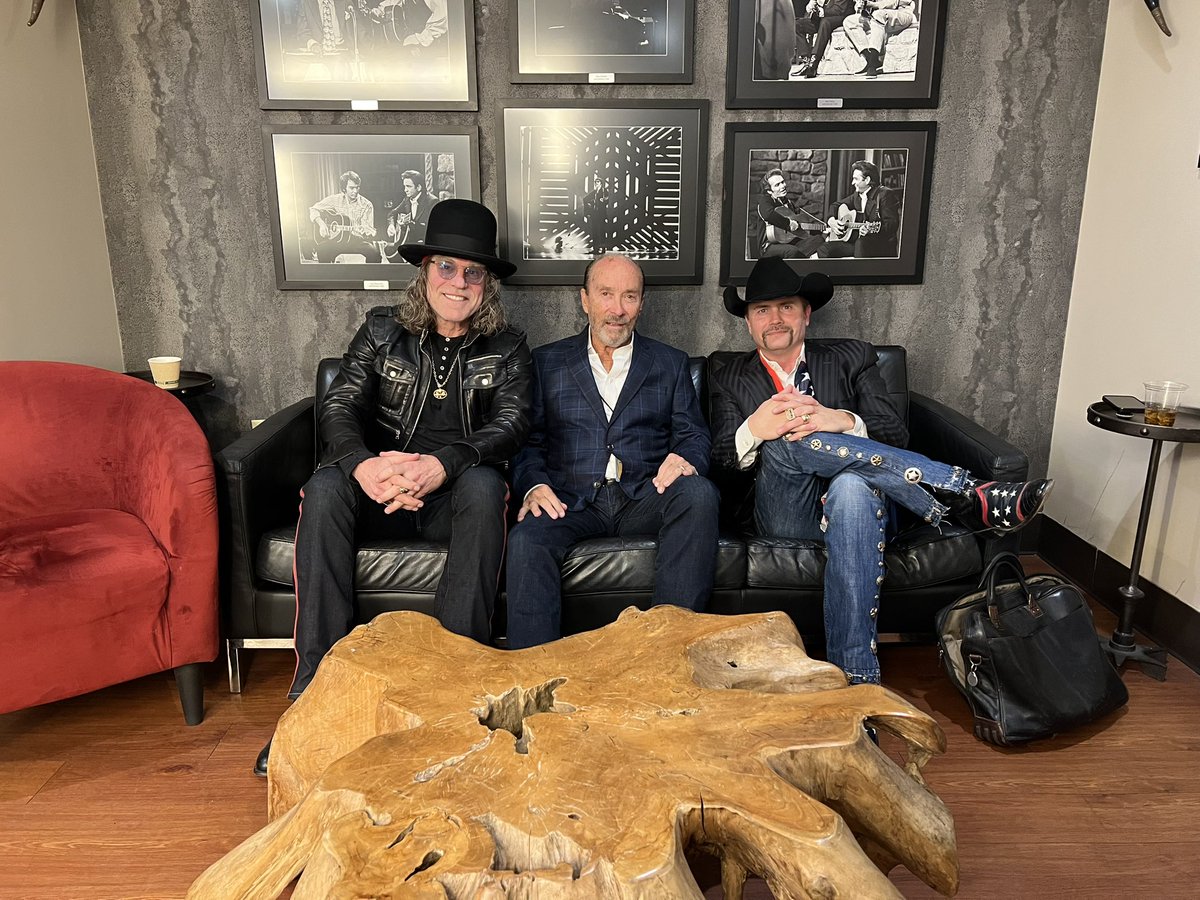 bigandrich's tweet photo. Hanging out with an old friend for a special event tonight! @theleegreenwood https://t.co/5WCFoYbUXO