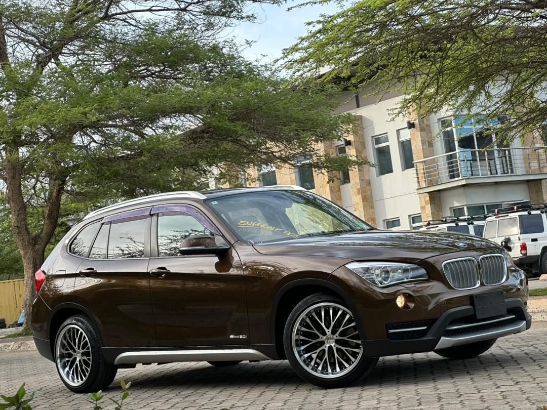 empiremotorstz's tweet photo. BMW X1 2013

28.5M TZS | 0793 854 488

1,990 cc TwinPower Turbo | Automatic (Tiptronic) | AWD | Petrol | 71,000 km | Zanzibar Bronze | ~184 hp | ~270 Nm | 0–100 km/h: ~7.9 sec | Fuel ~11–13 km/L | Tank ~63 L (~750 km range)

Leather Seats | Navigation Screen
Sporty, smooth & premium — BMW X1 delivers performance with everyday practicality.