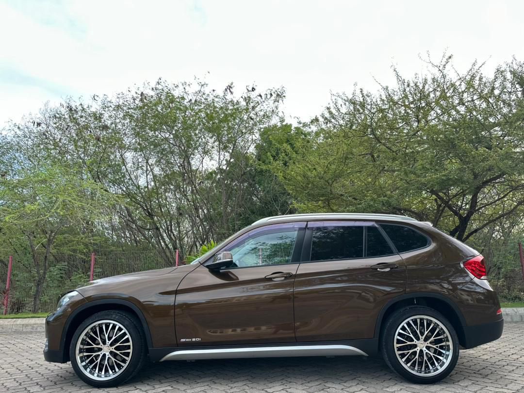 empiremotorstz's tweet photo. BMW X1 2013

28.5M TZS | 0793 854 488

1,990 cc TwinPower Turbo | Automatic (Tiptronic) | AWD | Petrol | 71,000 km | Zanzibar Bronze | ~184 hp | ~270 Nm | 0–100 km/h: ~7.9 sec | Fuel ~11–13 km/L | Tank ~63 L (~750 km range)

Leather Seats | Navigation Screen
Sporty, smooth & premium — BMW X1 delivers performance with everyday practicality.