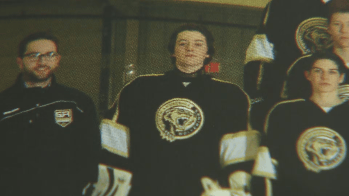 AKNewsNow's tweet image. ‘He’s really proud of where he comes from’: Alaskans react to Jeremy Swayman’s Olympic gold 🥇 STORY 👉 tinyurl.com/y8k358rj?utm_s…