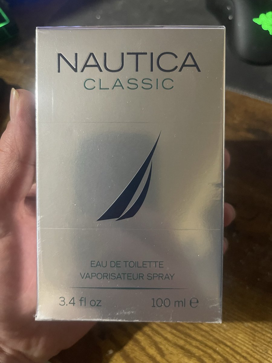 Late post but when the woman who loves you wants you to smell good and knows you all to well gotta love the classic thank you babe! 💙🩵