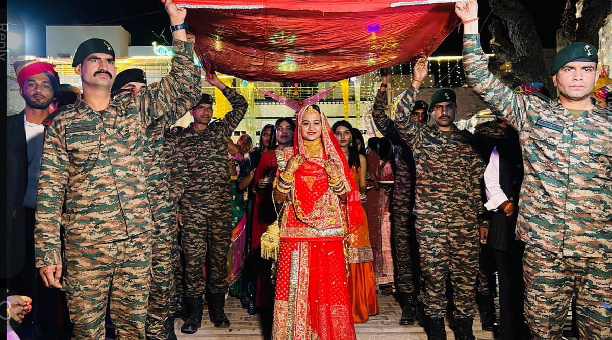 अमर शहीद भगीरथ कड़वासरा की पुत्री के विवाह समारोह में. ....
सुष्मिता के विवाह में भगीरथ जी के साथियो 13 वीं ग्रेनेडियर के कमान अधिकारी कर्नल सोमेन्द्र कुमार, कर्नल सुरेश चंद्र राणा सहित 24 जवान उपस्थित होकर एक पिता के रूप में सभी रस्मे निभाई 
#सैनिक
