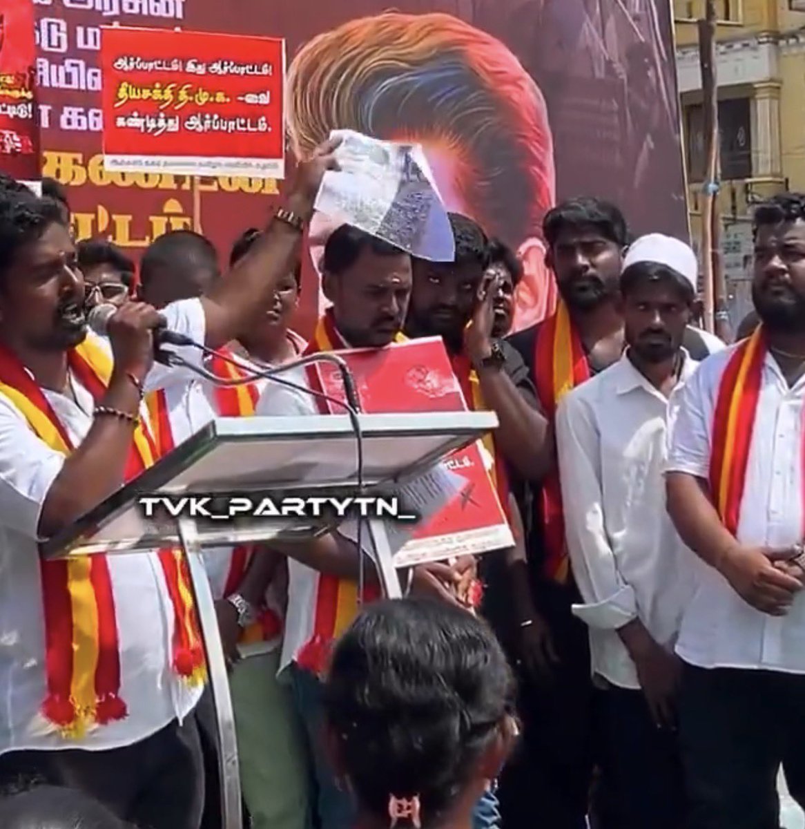 TVKActiveForce's tweet photo. Condemning DMK’s administrative failures and various irregularities in the Arcot Municipality, TVK officials organized a massive protest in #Ranipet West district.

#TVK_People_Protest https://t.co/v3YCNebWOu