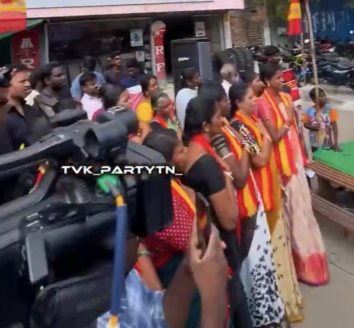 TVKActiveForce's tweet photo. Condemning DMK’s administrative failures and various irregularities in the Arcot Municipality, TVK officials organized a massive protest in #Ranipet West district.

#TVK_People_Protest https://t.co/v3YCNebWOu