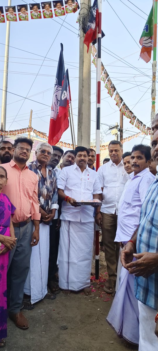 தமிழர் குலசாமி, மாண்புமிகு இதயதெய்வம் புரட்சி தலைவி #அம்மா அவர்களின் 78வது புனித பிறந்தநாளை முன்னிட்டு 

திருச்சி மாநகர் மாவட்டம், பாலக்கரை பகுதி, 32A வட்ட கழகத்தில்,

மாண்புமிகு அம்மா அவர்களின் திருவுருவ படத்திற்கு மலர் தூவி மரியாதை செலுத்தி, கழக கொடி ஏற்றி பொதுமக்களுக்கு