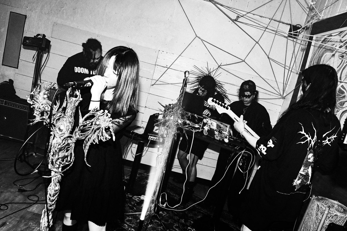 VMO_Violent tweet media