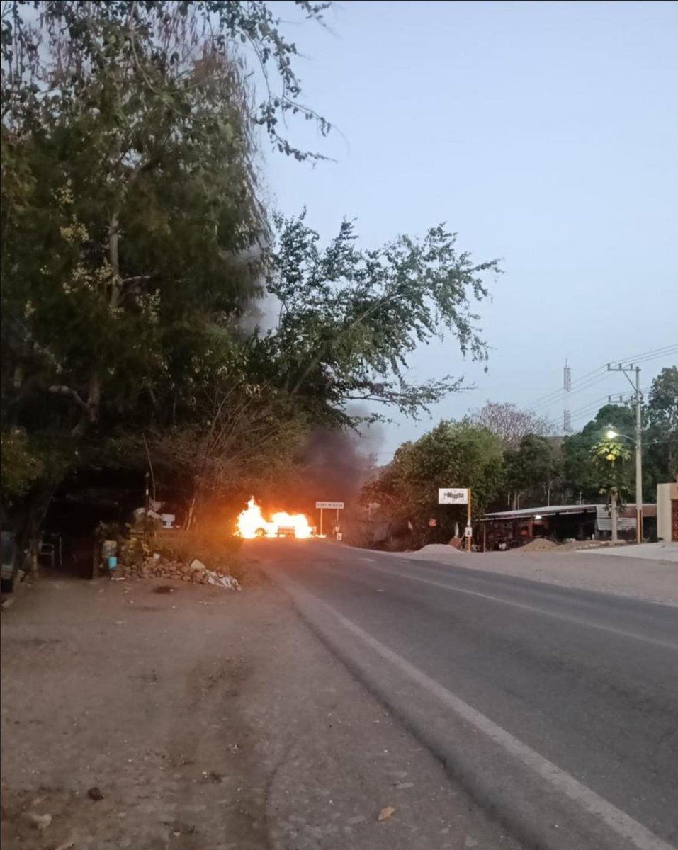 Objetivo: difundir información oficial.
Obstáculo: no hay y no quieren dar información oficial.

Son varias horas desde que se reactivaron los bloqueos en Autlán de Navarro y las autoridades estatales no han querido dar un sólo detalle.