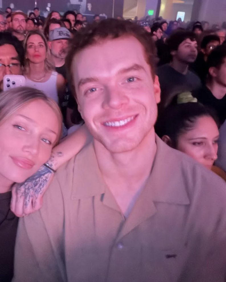 zoe ✩ met cam! tweet media