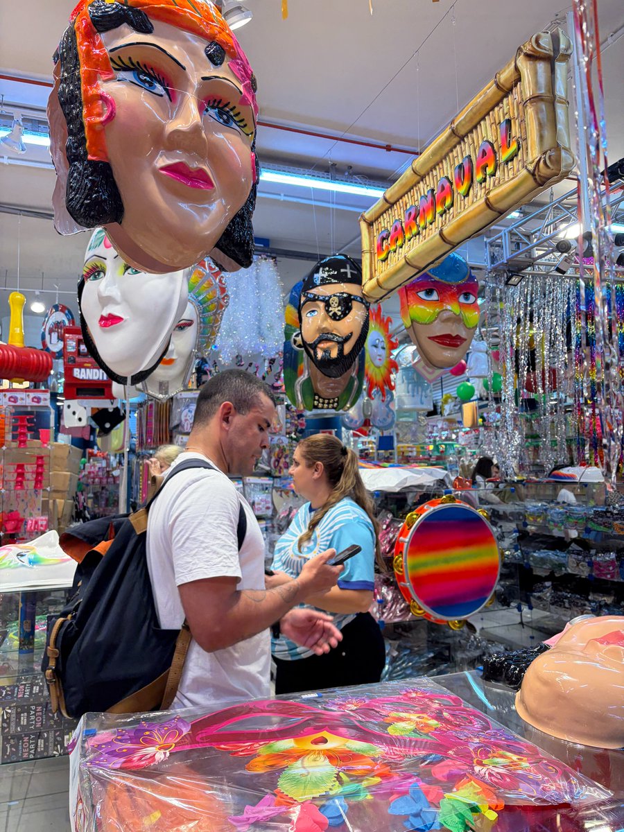 今週の編集部日誌 】 ブラジル・サンパウロでカーニバルのリズムを