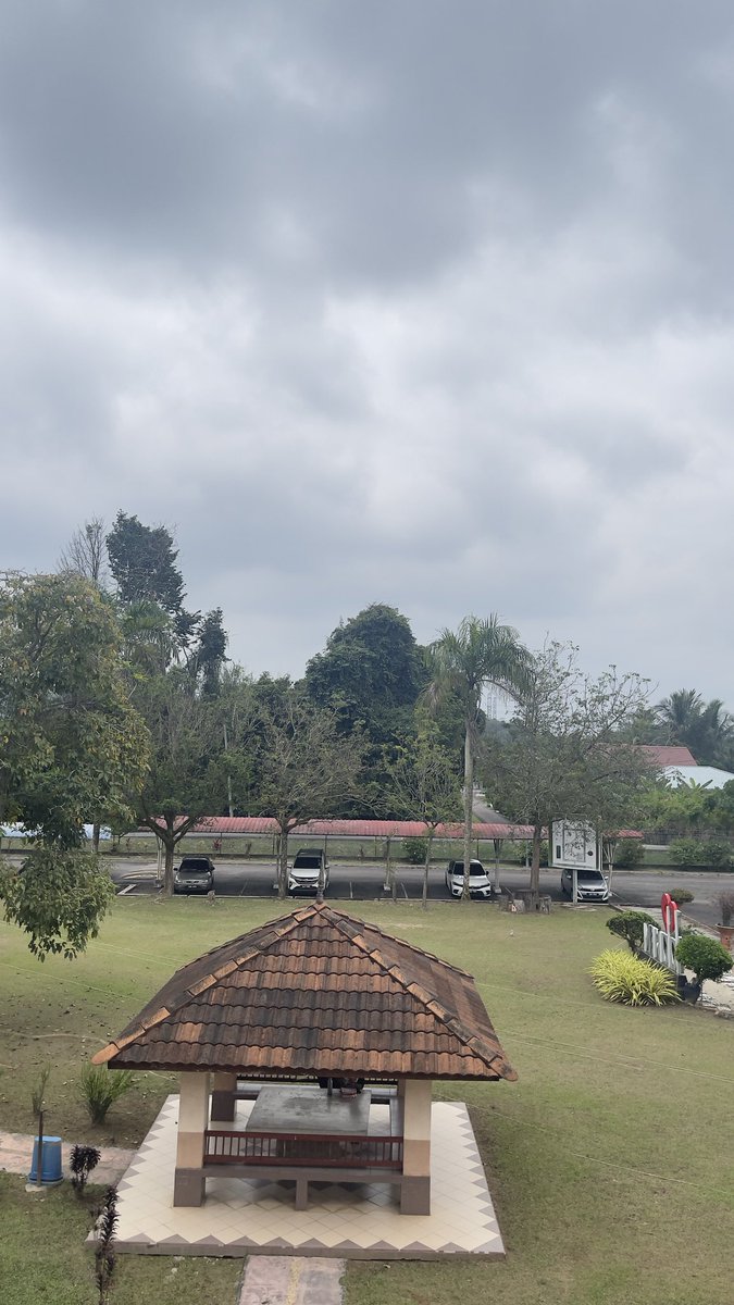 chelan_28's tweet photo. Mendung tak beerti hujan https://t.co/x9uf9chHCv