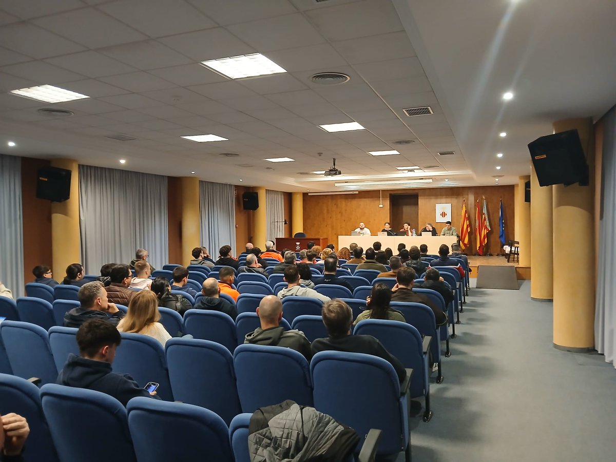 ugtficapv's tweet photo. Asamblea POWERCO Sagunto

Intervinieron, Iciar Montes y David Alonso, Presidenta y miembro del comite de Power Co Battery Spain, Xema Molina, Paco Ballester  y Rosa Benitez por la Federación de Industria Construcción y Agro de UGT PV. https://t.co/CARMRi4HOj
