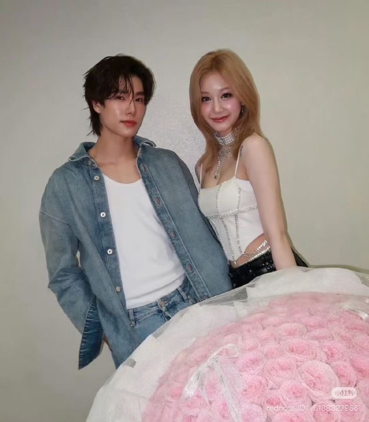 Pharita and her mom sent New Year's gifts to a famous GMMTV series producer. The producer mentioned that since Phuwin often teases Pharita, he got introduced to Pharita and her family.
We would love to see Pharita in a GMMTV show!
#PHARITA #파리타 #パリタ #ภริตา