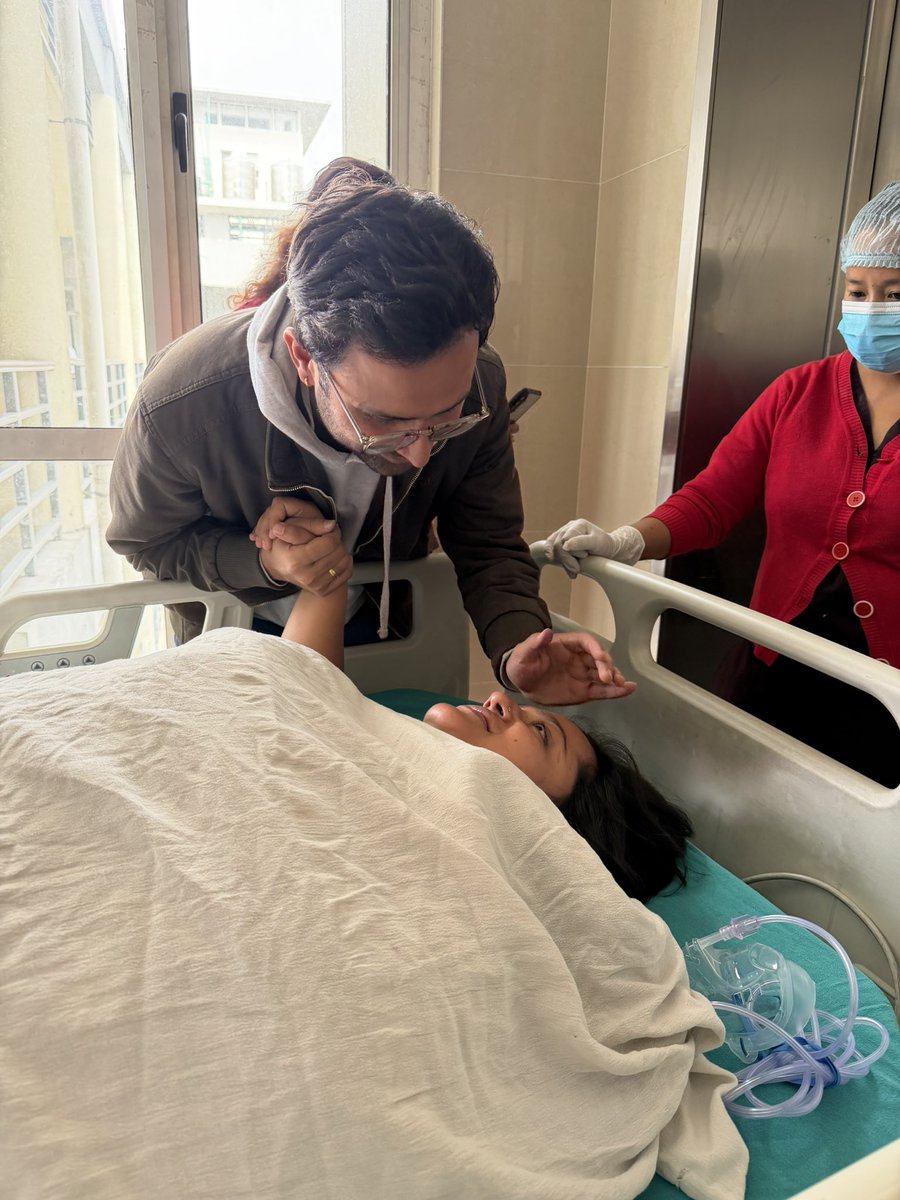 रन्जु दर्शना आमा बनेकी छन्। आमा र बाबु दुवैको स्वास्थ्य राम्रो छ। बधाई रन्जु–किशु।

मामा बनेकोमा मलाई पनि बधाइ छ। :)