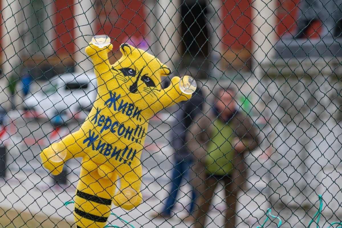 fellas4europe's tweet photo. …Bei der Kundgebung zur Unterstützung der Ukraine in #München heute ab 17:00 Uhr wird wie bei den letzten zwei Kundgebungen der provisorische Drohnenschutz – Netztunnel aufgebaut.
🙏Seid dabei!
#StopHumanSafari
#SaveCherson https://t.co/eM4Cy3xNkY
