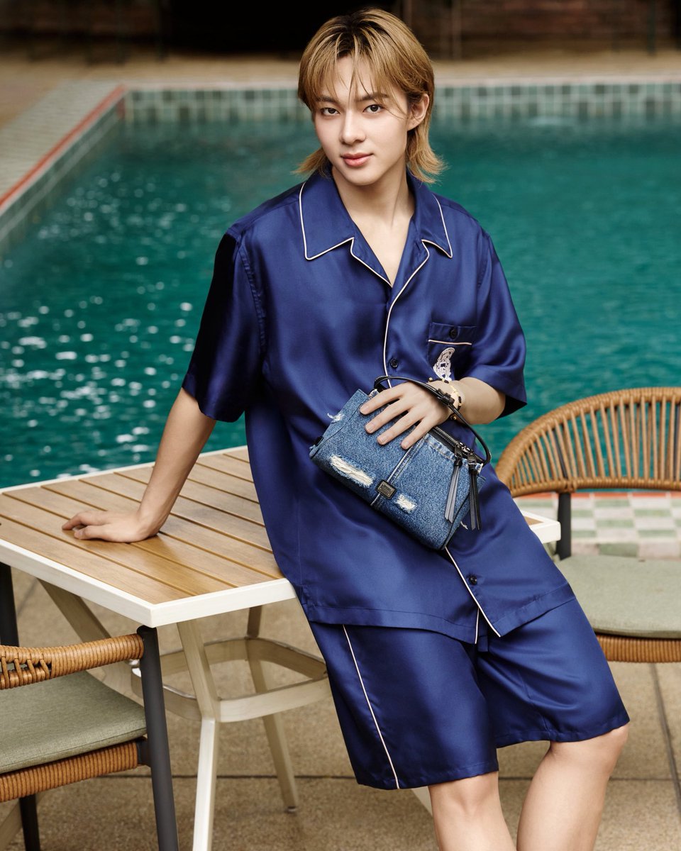 นางฟ้านี่! ส่งภาพ #นุนิวชวรินทร์ กับ Dolce &amp; Gabbana Pre-Spring 2026 ที่เจ้าตัวเลือกสวมเสื้อเชิ้ตไหมและกางเกงขาสั้น จับคู่กระเป๋า Vittoria และสร้อยข้อมือ Sicily Bracelet ผ้าถักประดับไม้กางเขนทองคำ 18 กะรัต 💚

#NUNEW
#DGPS26
#DolceGabbana
#MintNews