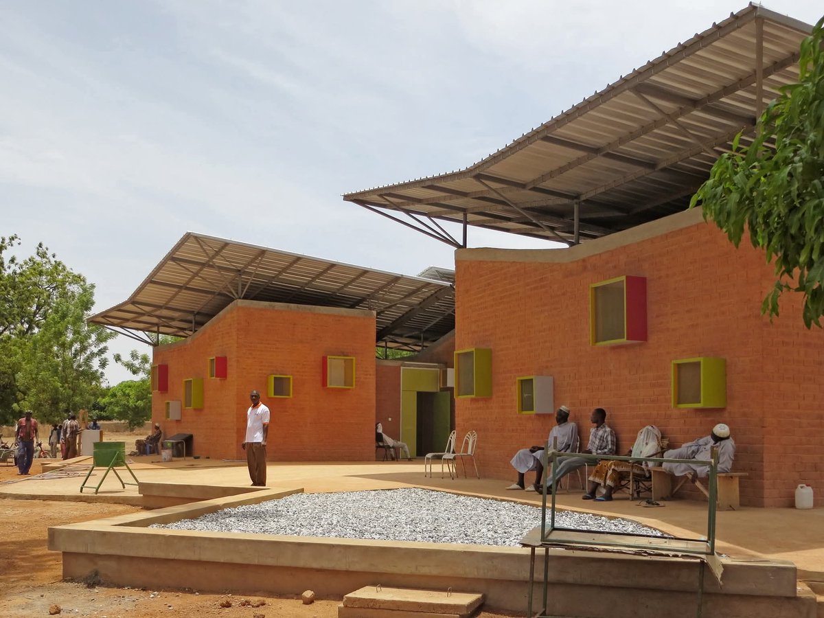 CPMMwangi's tweet photo. Léo Doctors’ Housing  by Kéré Architecture.

Built of Compressed Earth Blocks and finished with clay plaster.

A true healing place. 👌 https://t.co/BlonROux3H