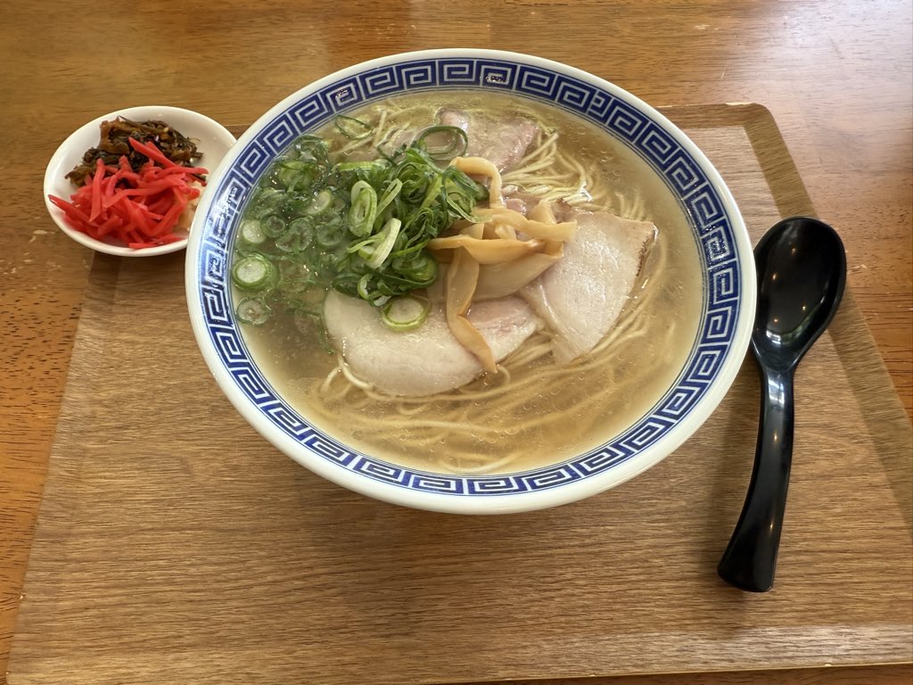 StayMkmm71's tweet photo. 虎’kitchenあぐー豚ラーメン　
淡麗豚ラーメン
大盛
#タイガーキッチン
#虎kitchen
#あぐー豚ラーメン
#淡麗豚ラーメン
#大盛
#沖縄県
#沖縄
#那覇
#那覇市
#ラーメン
#豚ラーメン
#ラーメン屋
#ラーメン好き https://t.co/dyz9jAcqfN
