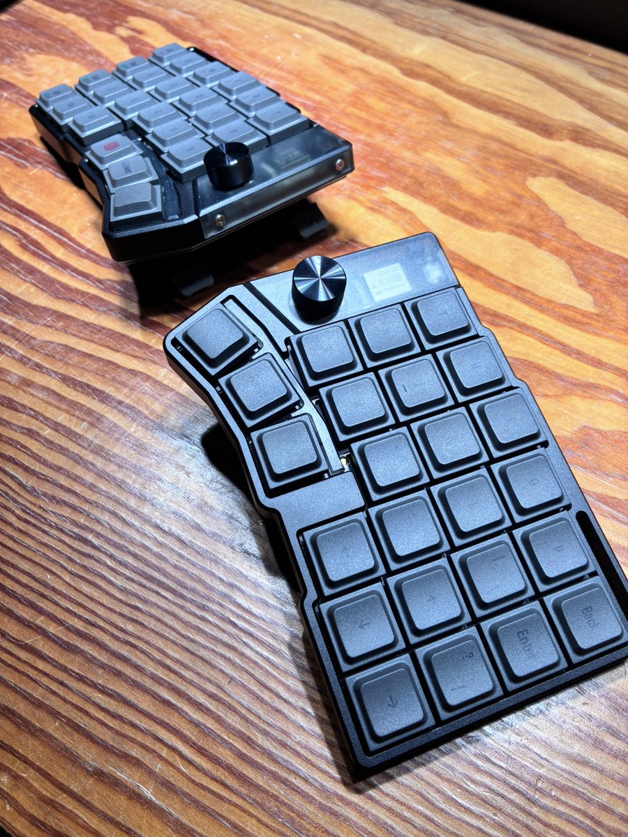 ベラシ tweet media