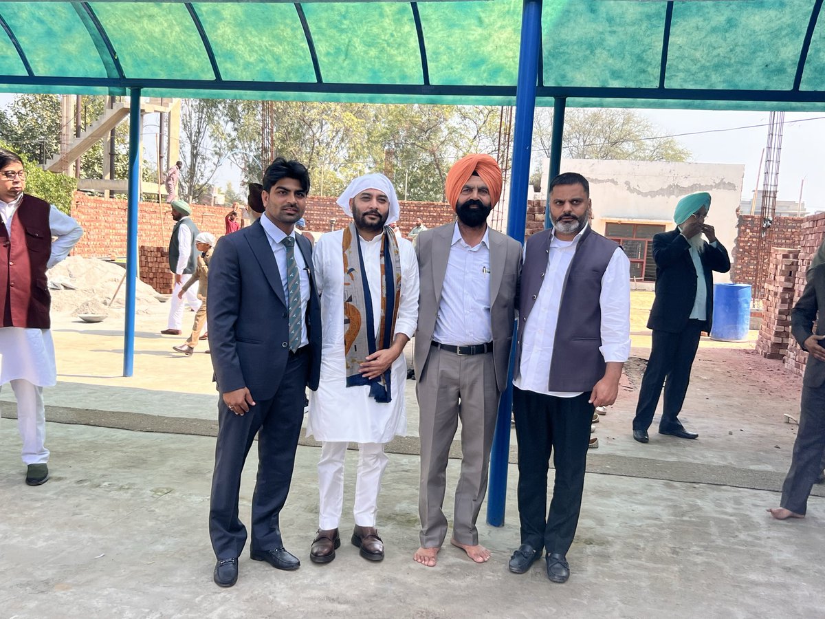 RaminderAwla's tweet photo. ਪਿੰਡ ਸੋਥਾ ਸ੍ਰੀ ਮੁਕਤਸਰ ਸਾਹਿਬ ਤੋਂ ਸਤਬੀਰ ਸਿੰਘ ਔਲਖ ਜੀ ਦੀ ਬੇਟੀ ਅਤੇ ਗੁਰਬੀਰ ਸਿੰਘ ਔਲਖ ਦੀ ਭੈਣ ਮਨਪ੍ਰੀਤ ਕੌਰ ਦੇ ਵਿਆਹ ਵਿੱਚ ਸ਼ਾਮਲ ਹੋ ਕੇ ਪਰਿਵਾਰ ਨਾਲ ਖੁਸ਼ੀਆਂ ਸਾਂਝੀਆਂ ਕੀਤੀਆਂ ll https://t.co/3cEwX5X5yz