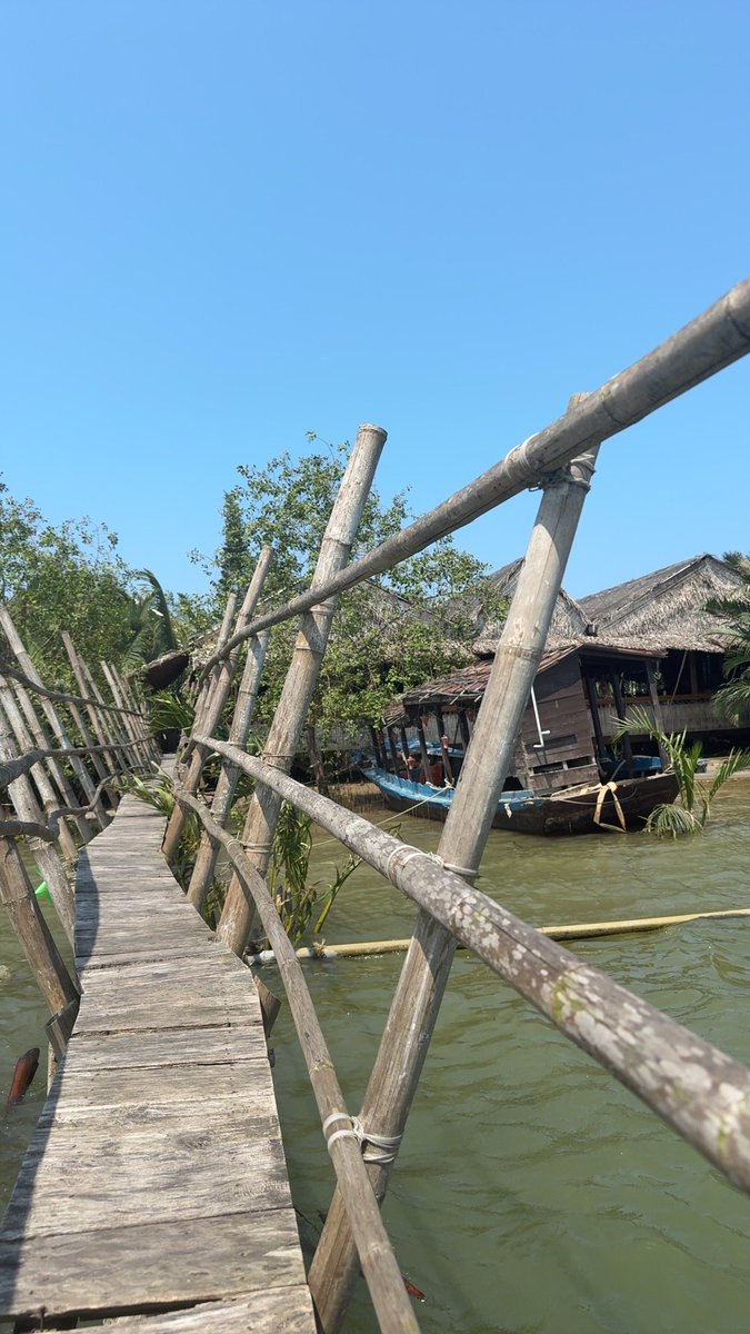 RealEdwardsChen's tweet photo. 几天的风有点大，距离中国几千里地我还在考虑公司的事情，我这种焦虑的心情总是会一直萦绕在自己身边，我也逐渐的学着跟焦虑相处。昨晚上我又做梦了，还是关于前妻的事情。 https://t.co/1ID9l7tU3F