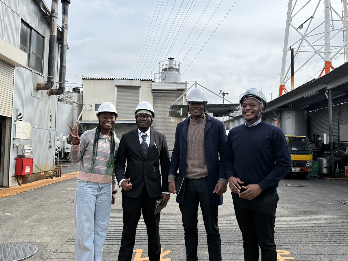 solterra_group's tweet photo. 🌏✨Welcome to 太陽油化✨🌏

マラウイ🇲🇼モザンビーク🇲🇿タンザニア🇹🇿から海外インターン生が来てくれたよっ♪
東京８について学びに来てくれたんだっ♪

ソルちゃんも一緒にパシャリ📸💓
と〜ってもうれしかったよっ🤖💕
2週間よろしくね～っ♪

#太陽油化 #ソルテラグループ #東京８ #海外インターン https://t.co/SEJRBvwJIR