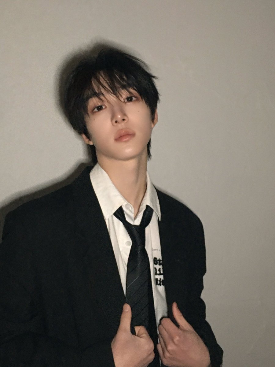 Junhyuk. tweet media