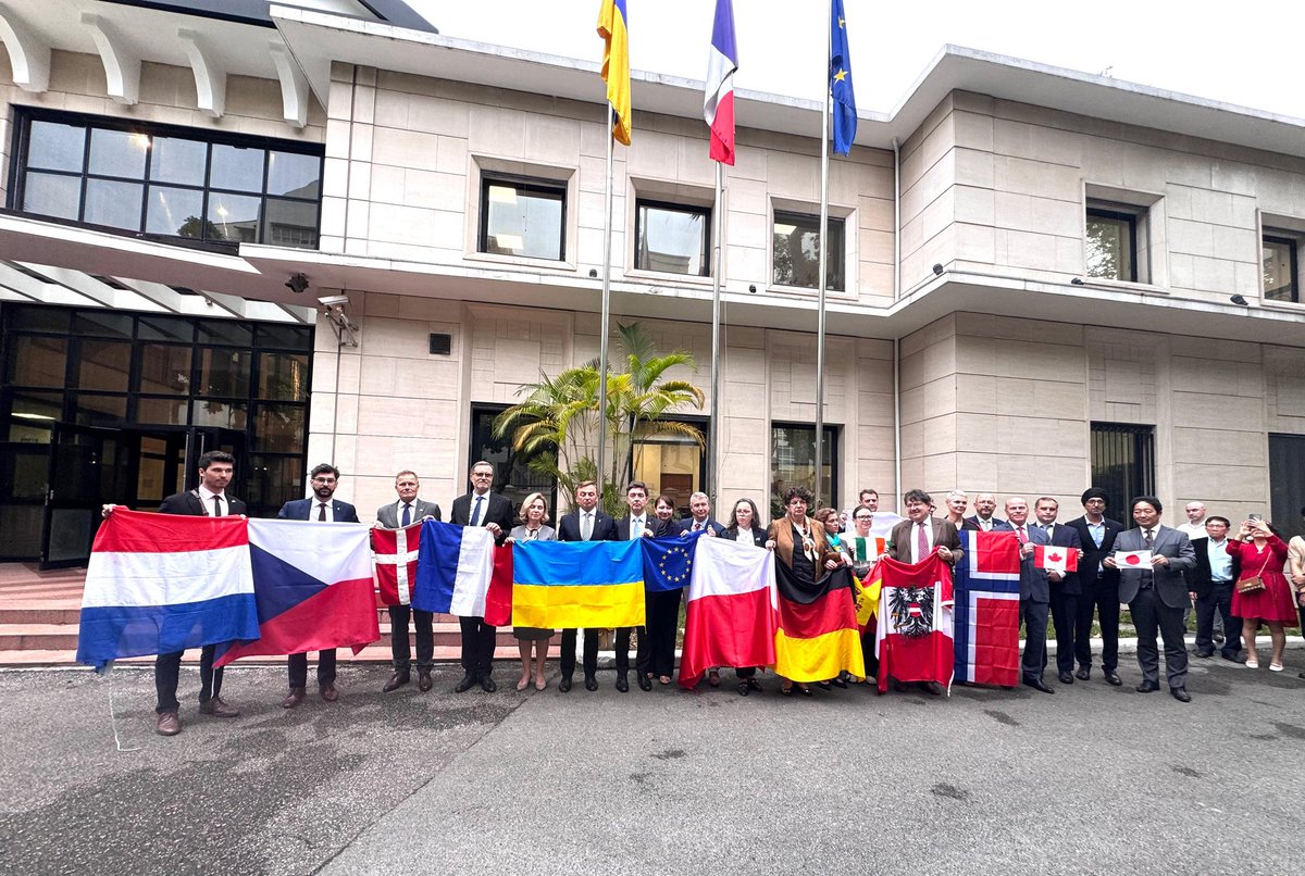 FranceAuVietnam's tweet photo. Il y a 4 ans la Russie lançait une guerre d’agression contre l’Ukraine en violation de la Charte de l'ONU Des milliers de civils ont été tués, des villes et infrastructures sont bombardées chaque jour. 🇫🇷🇪🇺 restent mobilisée pour une paix juste et durable en 🇺🇦 @UKRinVNM https://t.co/5NvBjsAEGV