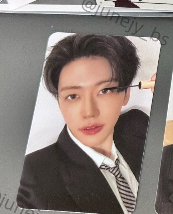 ก็ปัดมาสคาร่าไปเลย เริ่ดนะ ตัวแม่