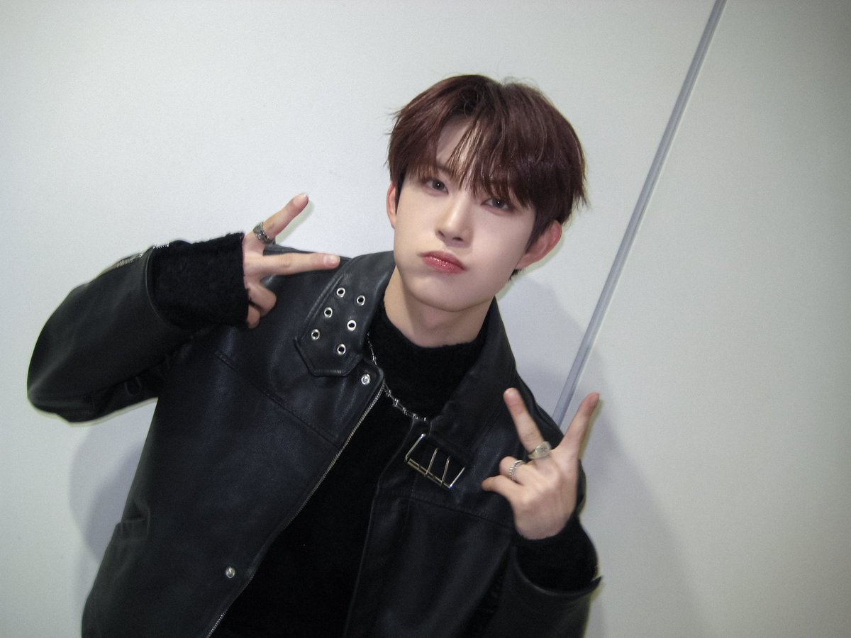 [📸] 260224 — GEONWOO PLUS CHAT UPDATE.

ALPHA DRIVE ONE ‘EUPHORIA’ Music Show Behind Photo 2 (Vintage Ver.) | Geonwoo 💙

— Thread (1/2)

🔗: artist.mnetplus.world/main/stg/ald1/…

#GEONWOO #건우 #ゴヌ #金虔佑
#ALPHADRIVEONE #ALD1          #알파드라이브원