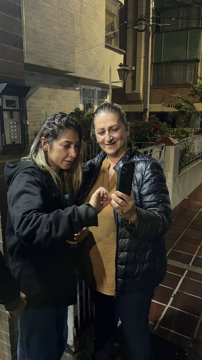 vanguardiacom's tweet photo. #Colombia🔎 Tras ser reportada como desaparecida luego de abordar un taxi en Chapinero, Diana Ospina fue hallada en la vía a Choachí. Ya circulan las primeras imágenes de su aparición📌 #Hallada #Imágenes https://t.co/sAefqc4SmM
