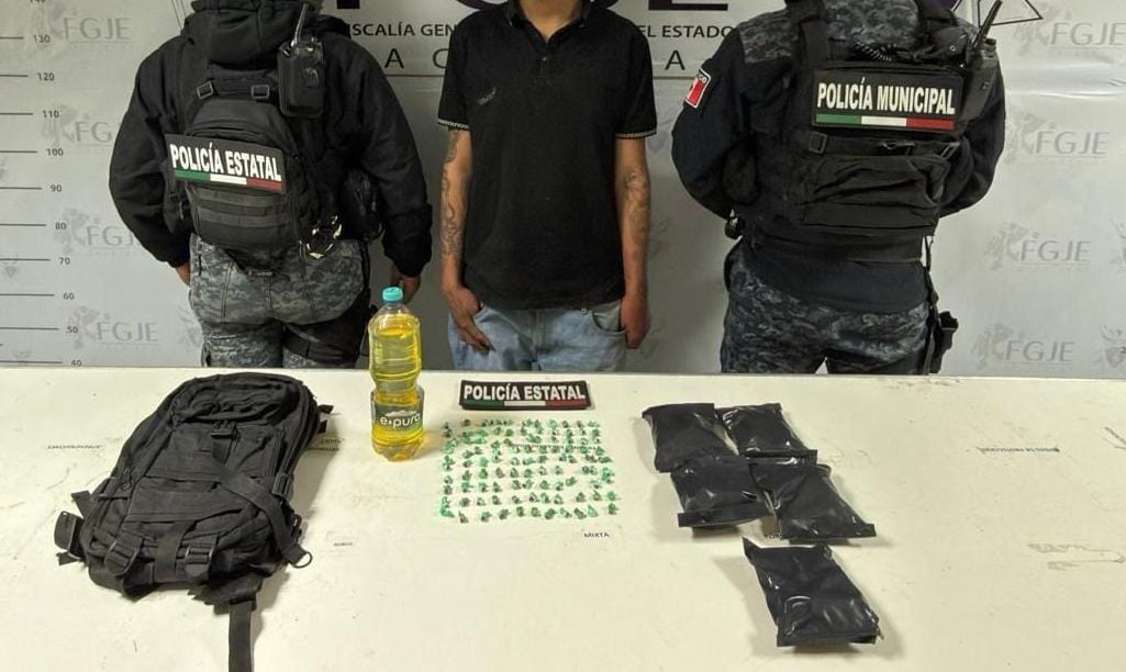 🚔 #Zacatecas | Detienen a 3 personas vinculadas con incendio de vehículo en la capital. Participaron @SSPGobZac, @FGJEZacatecas, <a href="/GN_MEXICO_/">Guardia Nacional</a> y @SEDENAmx. Aseguramientos: 200 dosis de cristal, marihuana y gasolina.

Link: direccioneszac.com/detienen-en-za…