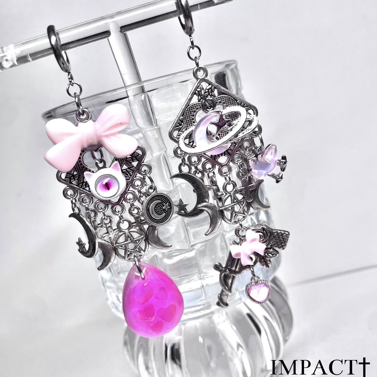 IMPACT_BLOOD12's tweet photo. 🫀 𝓝𝓮𝔀 𝓐𝓻𝓻𝓲𝓿𝓪𝓵 🫀
テクノブレイク中野店 様 【@TB_nakano 】新作入荷
ジャラジャラでリーチのあるピアスを追納させて頂きました♡
#テクノブレイク中野
#IMPACT_BLOOD
#ハンドメイド https://t.co/sWO11BgtXn