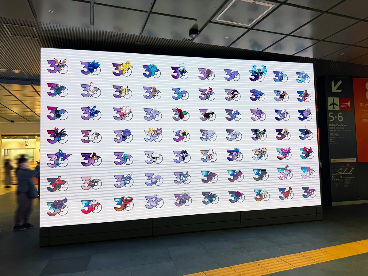 sogohodopopeye's tweet photo. JR新宿駅の大型サイネージ媒体である新宿BBB＆新宿ウォール 456でポケモン30周年を記念した広告が放映されています✨
たくさんのポケモンたちが30周年をお祝いするロゴとなって登場👀
全国5都市に展開しているとのことです🎉
#ポケモン30周年
https://t.co/HQrEO5Wu3r https://t.co/GVW74MMf9d