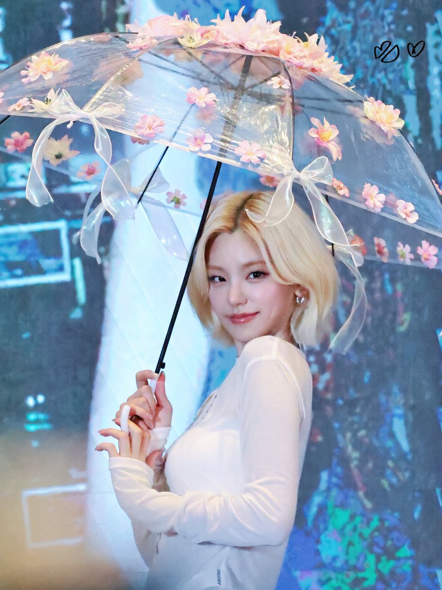 PIGGY KITTY • YEJI tweet media