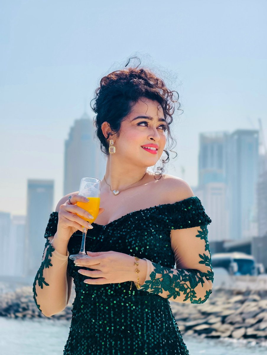 _apsara_rani's tweet photo. Orange you obsessed? 🍊😉 https://t.co/hQeglKqKvw