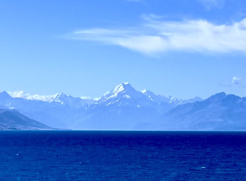 LouiseMangos's tweet photo. A magnificent view of #Aoraki today. 🇳🇿😍
#MountCook #Aotearoa #NewZealand https://t.co/UnuL7S9HR2