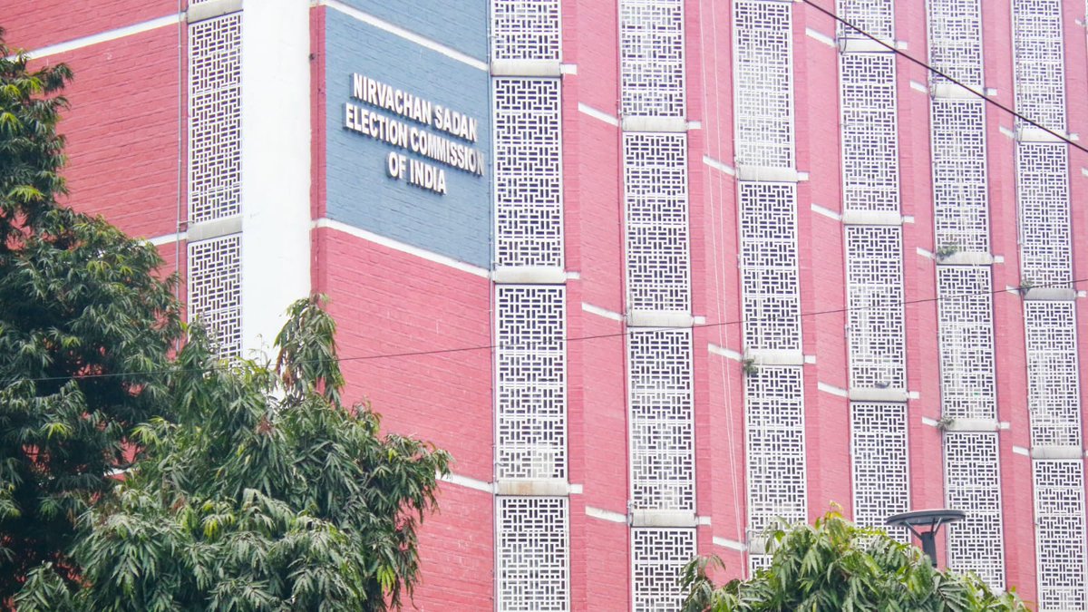 UpendrraRai's tweet photo. The Election Commission to organise the National Round Table Conference of the ECI and State #ElectionCommissioners at Bharat Mandapam in New Delhi. The #RoundTableConference is being held after a gap of 27 years. The last such Conference was held in the year 1999. @ECISVEEP
@SpokespersonECI