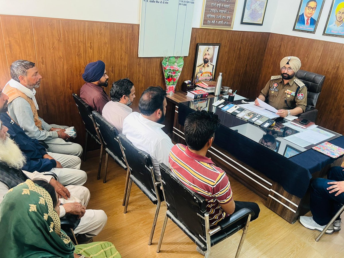 SangrurPolice's tweet photo. 🔴 As per the directions of SSP #Sangrur, DSP sub-division #Lehra handed over the traced 10 lost/stolen mobile phones of the public to their rightful owners

From May 2025 till now, Sub-Division Lehra has successfully traced and recovered a total of 65 lost/stolen mobile phones📱 https://t.co/QKsFWWZB4C