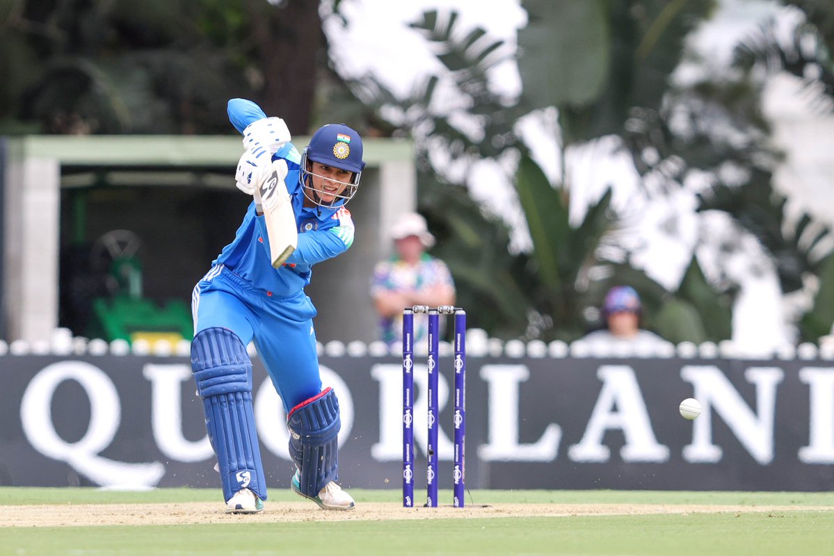 ANOTHER SOLID HALF-CENTURY FROM SMRITI MANDHANA!!🇮🇳🌟

Smriti Mandhana has held the innings together despite wickets falling at the other end.💪🏻