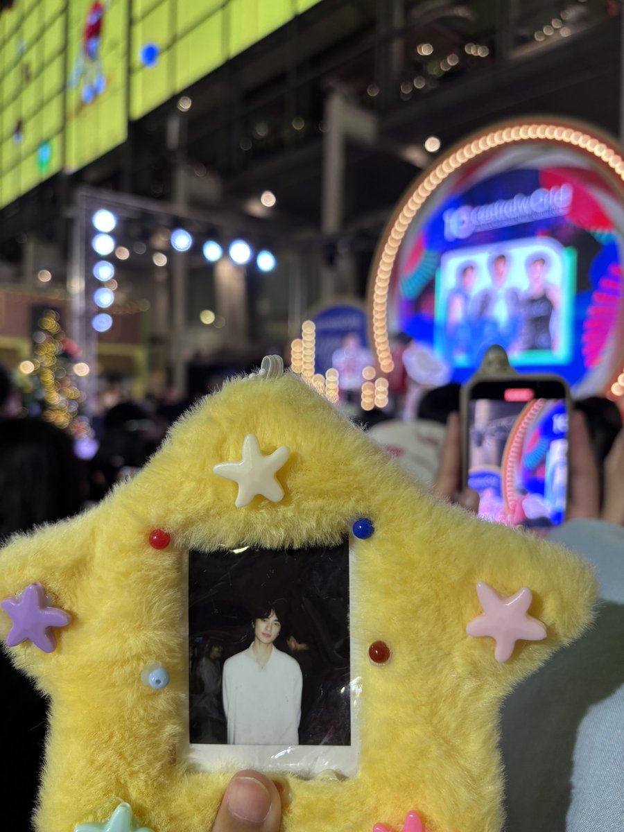 วันนี้วันของพี่จูเนียร์แล้วน้า ไม่ว่าจะวันแรกหรือวันไหนๆก็ภูมิใจในตัวพี่ศิลปินคนนี้เสมอ ⭐️ ( <a href="/jrxpry7/">JUNIOR</a> )

#VVV_DEBUTSTAGE #VVV_TRIPLEV #centralwOrld