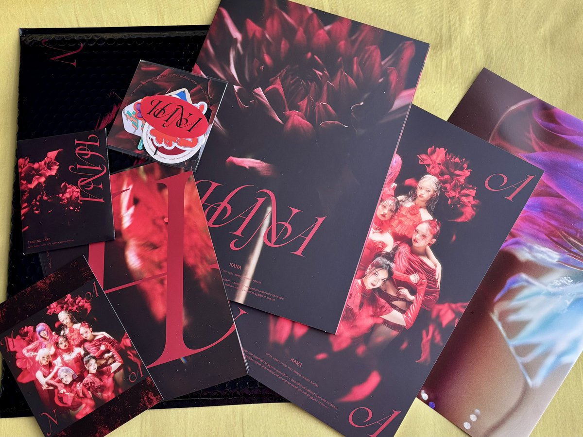 HANAのアルバム届いたー！ デカすぎて5度見しました笑 プチプチの