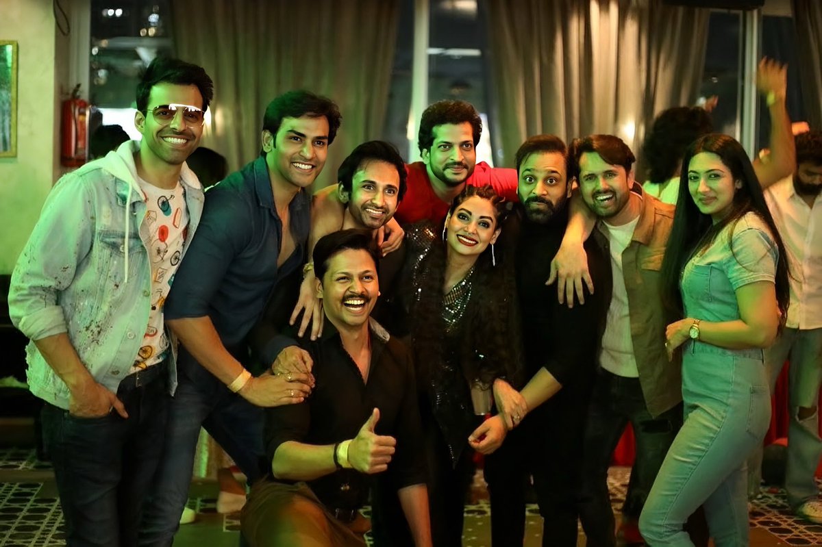 It was last time when we all friends 
Get together at <a href="/anangsha/">anangsha mukherjee</a>  birthday bash,
It feels great always to meet with old friends,
So many old memories &amp; stories 
Full nostalgia..
It seems time is flying..♥️

<a href="/namanshaw/">Naman Shaw</a> <a href="/lovleen_walia/">Lovleen Walia</a> 
@shobhitattrayofficial <a href="/mohit/">Mohit Srivastava</a>.dagga