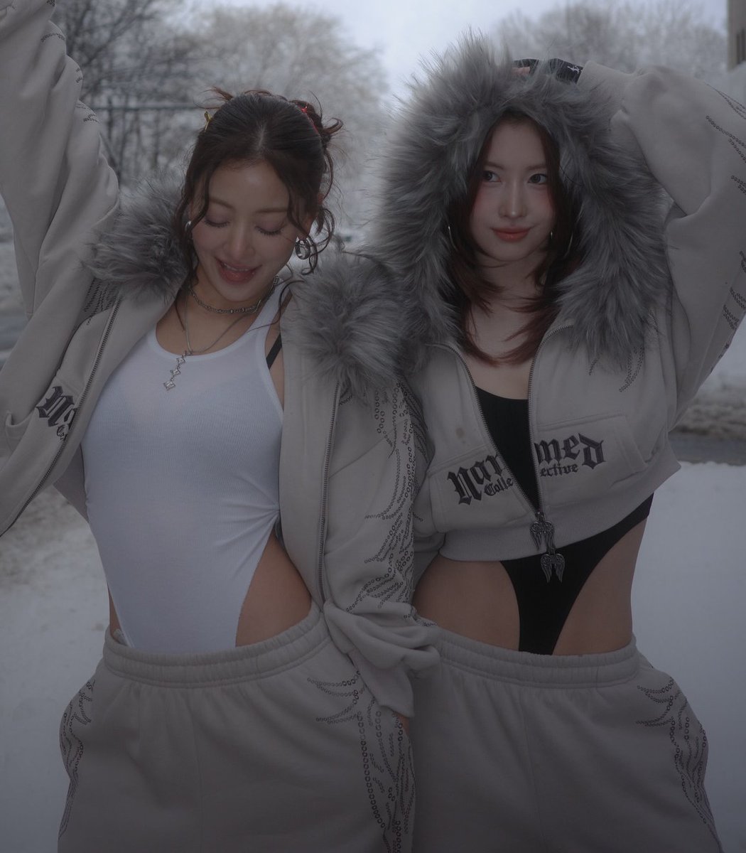 MOMO JIHYO I'M ON MY KNEES