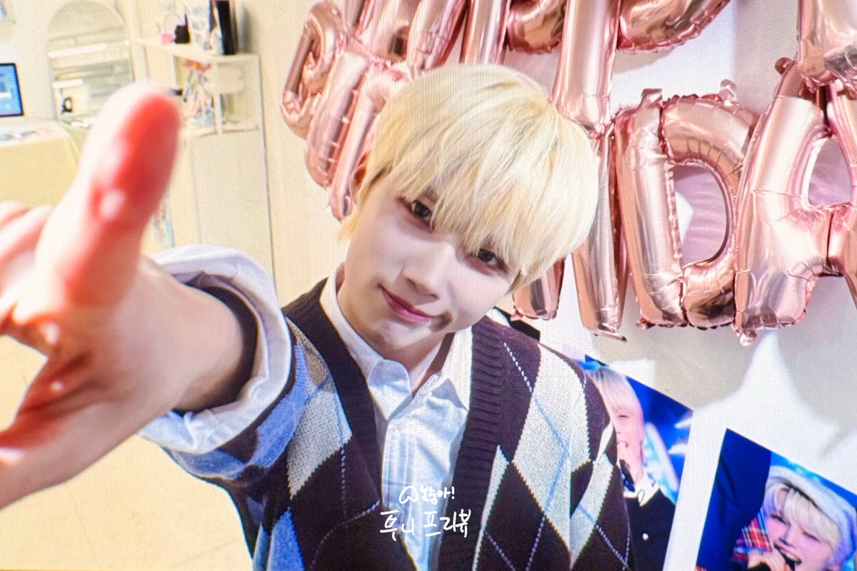 peachpink226's tweet photo. 260223
.
댄디민준임🪄🖤

#꿈과희망_쭈니생일 #나인아이 #민준 #NINEi #MINJUN #ナインアイ #ミンジュン https://t.co/LeRpacRzH0