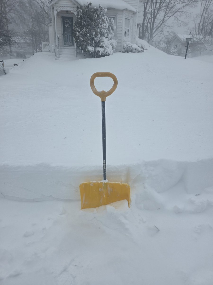 drtbag9882's tweet photo. Over 30" of snow. This was half way through https://t.co/qZ9djoRFOO