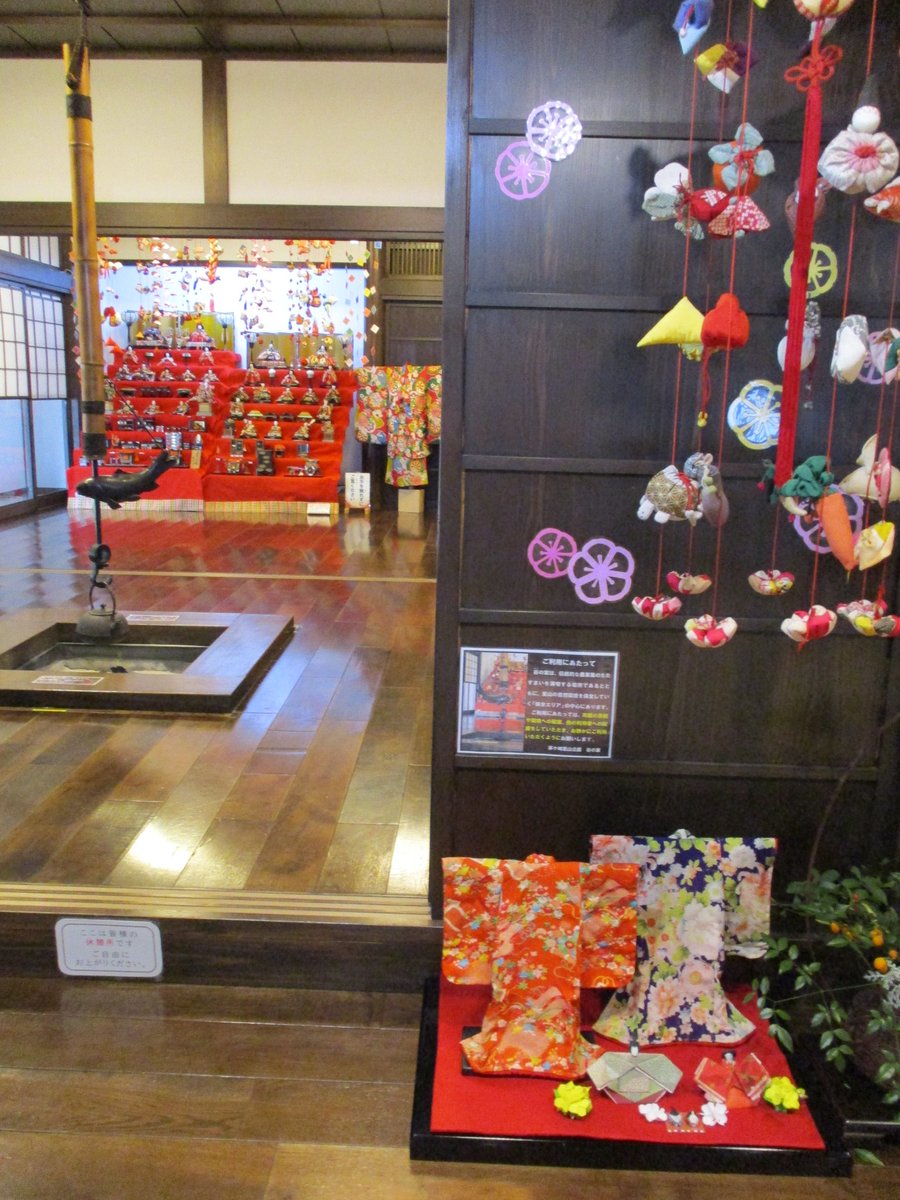 谷の家では3/22(日)まで「ひな壇飾り(8段と7段)」、「吊るし雛」などを