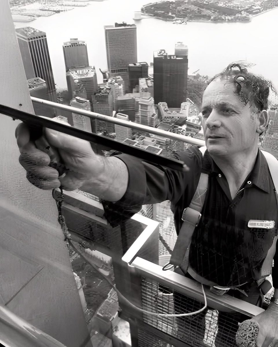 francewitch's tweet image. STUNNING IMAGE. "Roko Camaj (August 17, 1941 – September 11, 2001) was an Albanian–American window washer who was born in Montenegro and known for his work on the original World Trade Center in New York City. He perished when the South Tower collapsed on September 11, 2001." #WTC