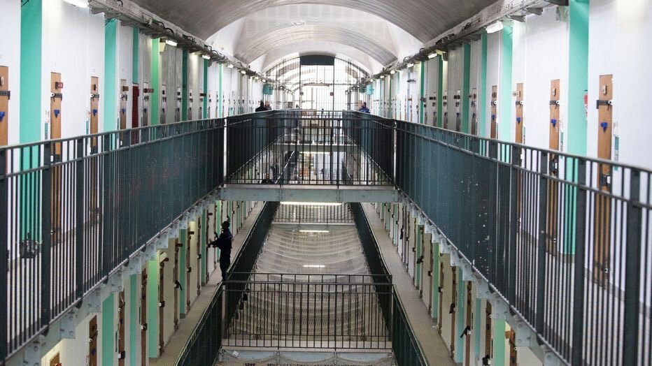 info_Paris_IDF's tweet image. 🔴 FLASH - #Fresnes : Un détenu est mort.

👉 Âgé de 19 ans, il a été victime d’une crise d’épilepsie, malgré l’intervention des pompiers prévenus par l’intermédiaire de son co-détenu qui a hurlé en vain pour alerter les surveillants. (Le Figaro) #ValdeMarne